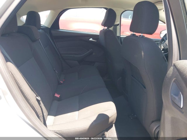 1FADP3K25FL281979 Ford FOCUS SE