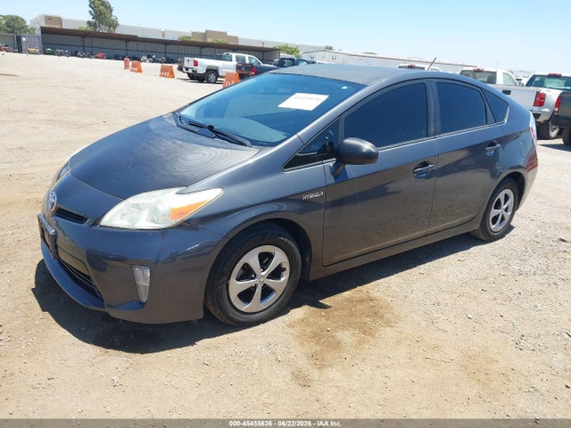 Toyota Prius Three 2014 JTDKN3DUXE1760334 Image 2