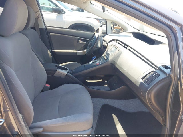 Toyota Prius Three 2014 JTDKN3DUXE1760334 Image 5