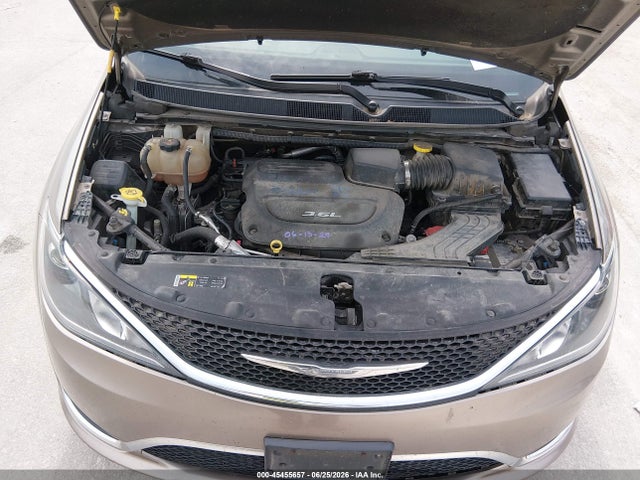 Продаж на аукціоні авто 2017 Chrysler Pacifica Touring-l Plus, vin: 2C4RC1EG3HR607604, номер лоту: 45455657