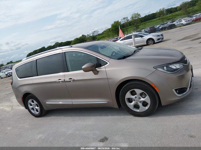 Продаж на аукціоні авто 2017 Chrysler Pacifica Touring-l Plus, vin: 2C4RC1EG3HR607604, номер лоту: 45455657