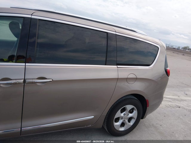 Продаж на аукціоні авто 2017 Chrysler Pacifica Touring-l Plus, vin: 2C4RC1EG3HR607604, номер лоту: 45455657