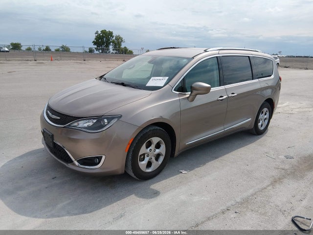 Продаж на аукціоні авто 2017 Chrysler Pacifica Touring-l Plus, vin: 2C4RC1EG3HR607604, номер лоту: 45455657