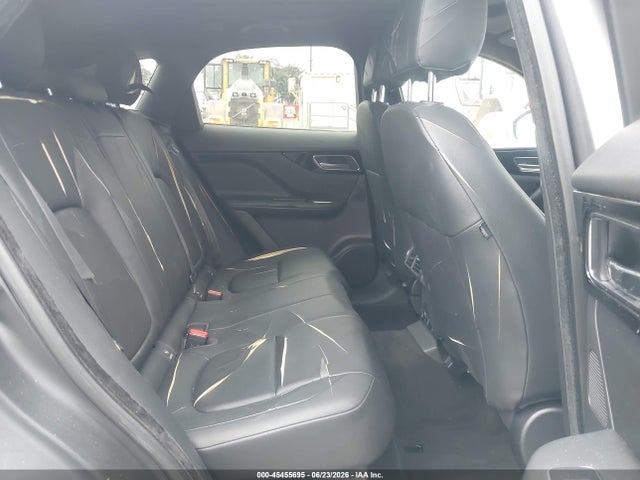 Jaguar F-pace 20d Premium 2017 SADCJ2BN2HA095637 Image 8