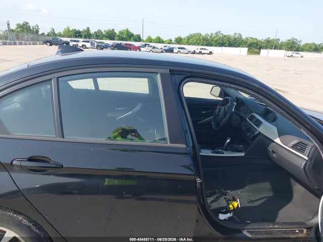 BMW 320i 2017 WBA8A9C31HK864661 Image 5