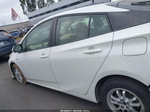 Toyota Prius Two 2016 JTDKBRFU4G3021041 Image 13