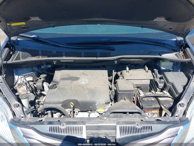 5TDKK3DC4GS764711 Toyota Sienna Le 8 Passenger