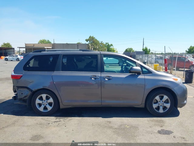 5TDKK3DC4GS764711 Toyota Sienna Le 8 Passenger