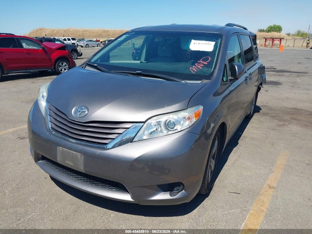 5TDKK3DC4GS764711 Toyota Sienna Le 8 Passenger