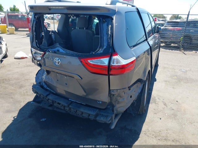 5TDKK3DC4GS764711 Toyota Sienna Le 8 Passenger