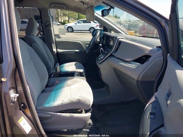 5TDKK3DC4GS764711 Toyota Sienna Le 8 Passenger