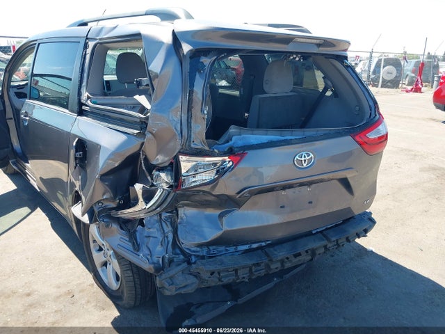 5TDKK3DC4GS764711 Toyota Sienna Le 8 Passenger