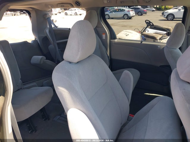 5TDKK3DC4GS764711 Toyota Sienna Le 8 Passenger
