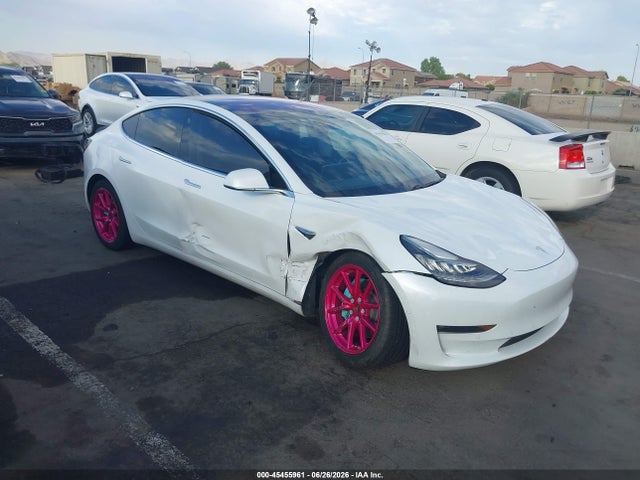 Tesla Model 3 Long Range/mid Range 2018 5YJ3E1EA1JF019701 Image 1