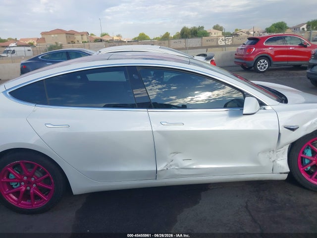 Tesla Model 3 Long Range/mid Range 2018 5YJ3E1EA1JF019701 Image 13