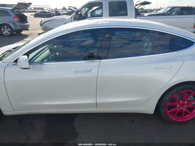 Tesla Model 3 Long Range/mid Range 2018 5YJ3E1EA1JF019701 Image 14