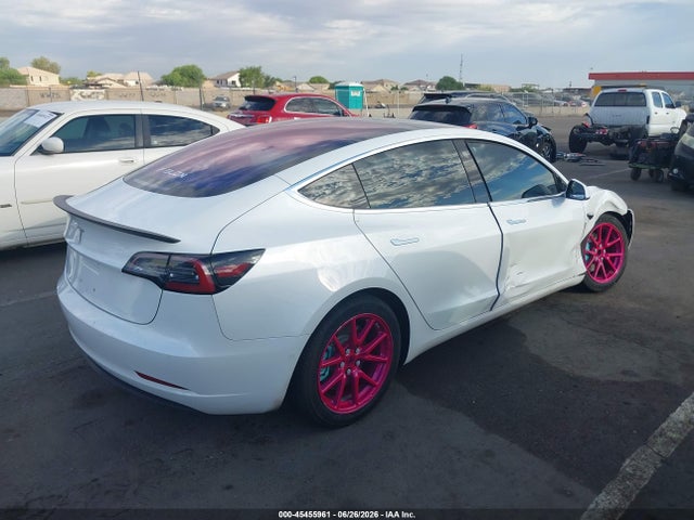 Tesla Model 3 Long Range/mid Range 2018 5YJ3E1EA1JF019701 Image 4