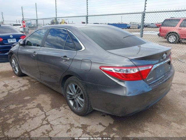 45456030 :رقم المزاد ، 4T1BF1FK8GU255807 vin ، 2016 Toyota Camry Se مزاد بيع