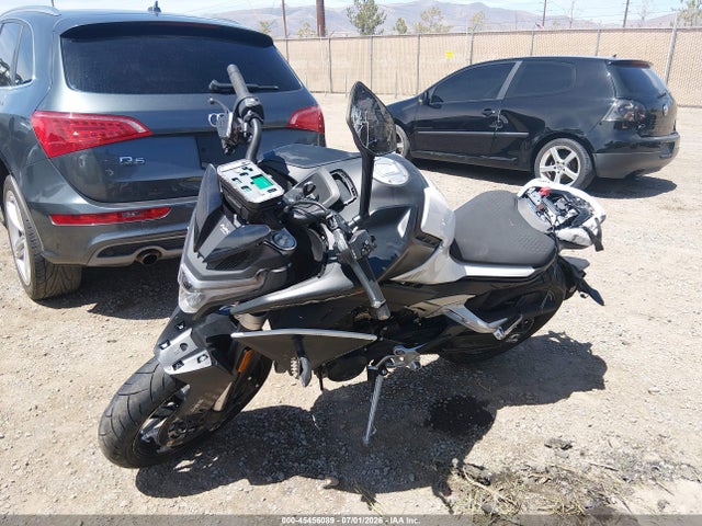 45456089 :رقم المزاد ، LCEPEYL42R6000475 vin ، 2024 Cf Moto 800nk مزاد بيع
