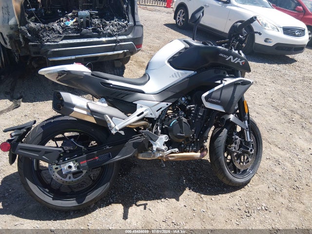 45456089 :رقم المزاد ، LCEPEYL42R6000475 vin ، 2024 Cf Moto 800nk مزاد بيع