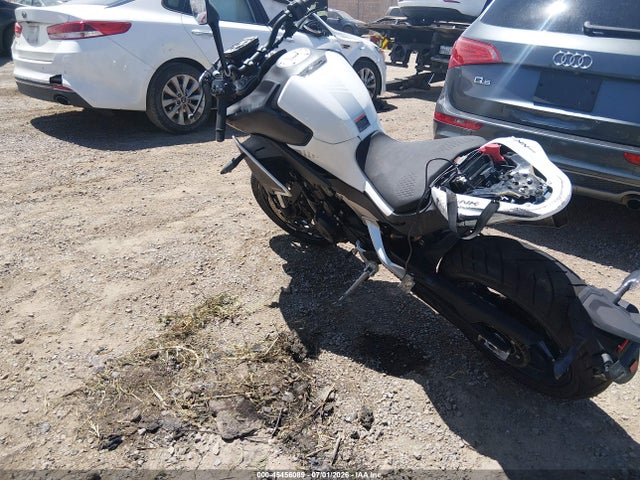 45456089 :رقم المزاد ، LCEPEYL42R6000475 vin ، 2024 Cf Moto 800nk مزاد بيع