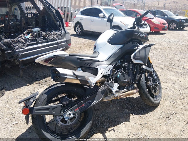 45456089 :رقم المزاد ، LCEPEYL42R6000475 vin ، 2024 Cf Moto 800nk مزاد بيع