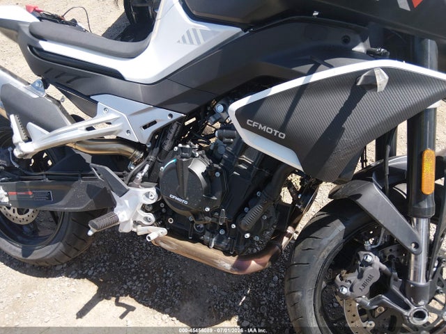 45456089 :رقم المزاد ، LCEPEYL42R6000475 vin ، 2024 Cf Moto 800nk مزاد بيع