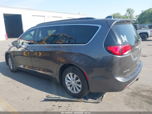 2017 Chrysler Pacifica Touring-l მანქანა იყიდება აუქციონზე, vin: 2C4RC1BG6HR551338, აუქციონის ნომერი: 45456246