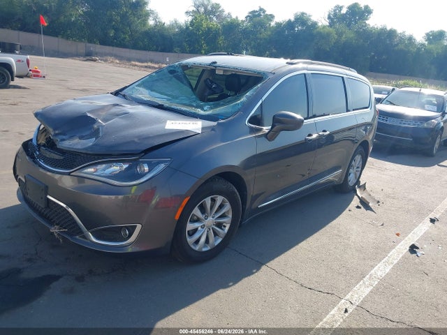 Chrysler Pacifica Touring-l 2017 2C4RC1BG6HR551338 Image 2