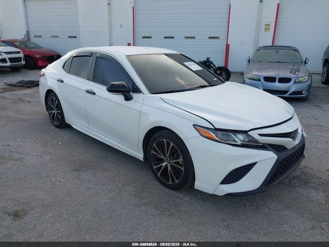 45456524 :رقم المزاد ، 4T1B11HK3JU505795 vin ، 2018 Toyota Camry Se مزاد بيع