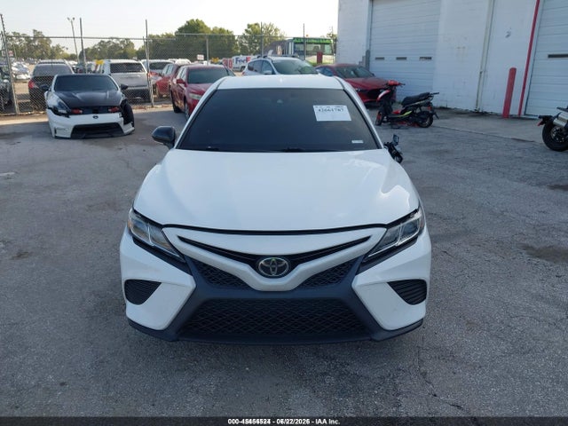 45456524 :رقم المزاد ، 4T1B11HK3JU505795 vin ، 2018 Toyota Camry Se مزاد بيع