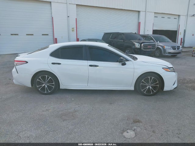 45456524 :رقم المزاد ، 4T1B11HK3JU505795 vin ، 2018 Toyota Camry Se مزاد بيع