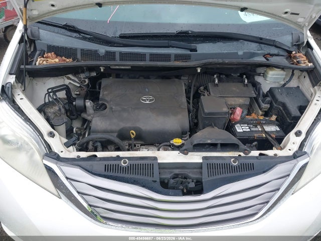 Toyota Sienna Xle 8 Passenger 2015 5TDYK3DC8FS643768 Image 10