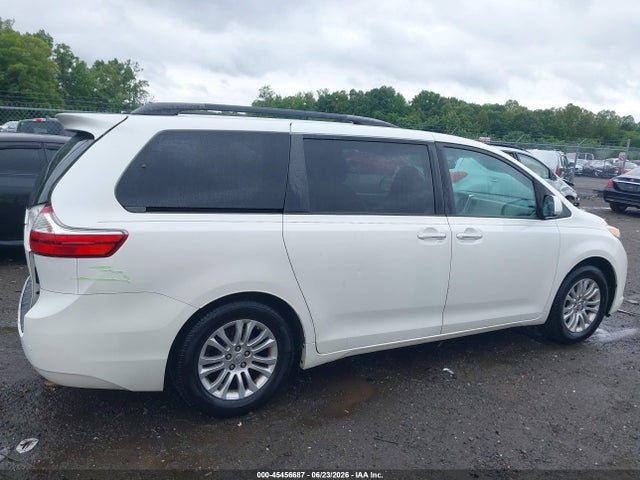 Toyota Sienna Xle 8 Passenger 2015 5TDYK3DC8FS643768 Image 14
