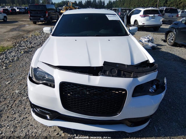 2015 Chrysler 300 300s მანქანა იყიდება აუქციონზე, vin: 2C3CCABG0FH749684, აუქციონის ნომერი: 45456696