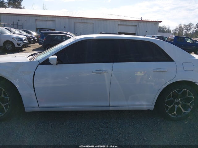 2015 Chrysler 300 300s მანქანა იყიდება აუქციონზე, vin: 2C3CCABG0FH749684, აუქციონის ნომერი: 45456696