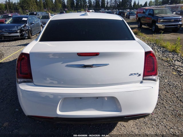 2015 Chrysler 300 300s მანქანა იყიდება აუქციონზე, vin: 2C3CCABG0FH749684, აუქციონის ნომერი: 45456696
