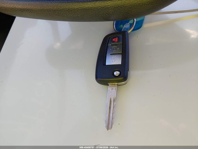 JN1BJ1CR4HW136424 Nissan Rogue Sport S