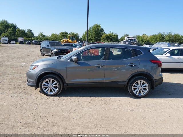 JN1BJ1CR4HW136424 Nissan Rogue Sport S