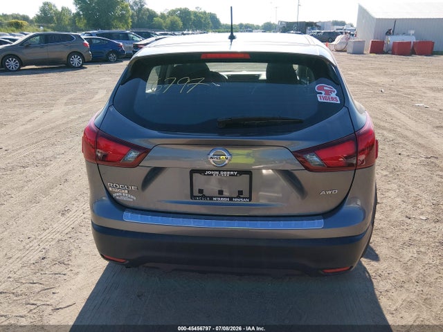 JN1BJ1CR4HW136424 Nissan Rogue Sport S