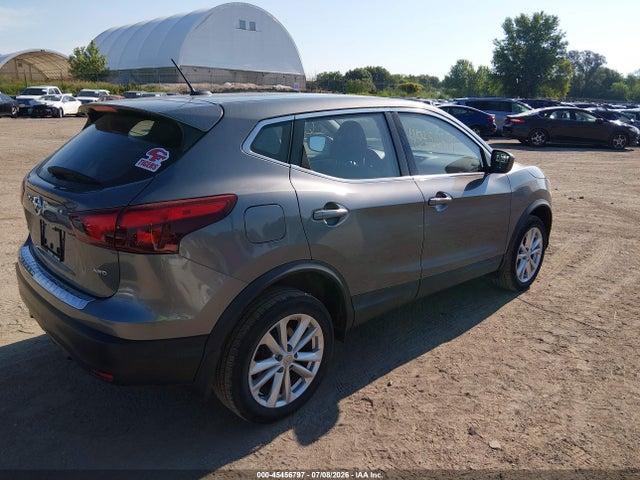 JN1BJ1CR4HW136424 Nissan Rogue Sport S