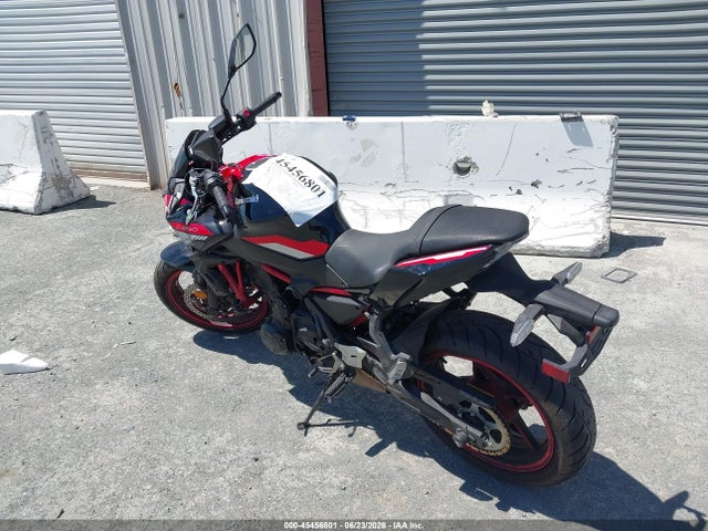45456801 :رقم المزاد ، ML5EREN14RDAB1933 vin ، 2024 Kawasaki Er650 N مزاد بيع