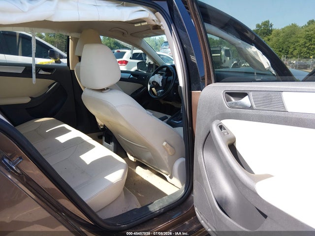 2013 Volkswagen Jetta 2.5l Se მანქანა იყიდება აუქციონზე, vin: 3VWDP7AJ3DM450321, აუქციონის ნომერი: 45457038