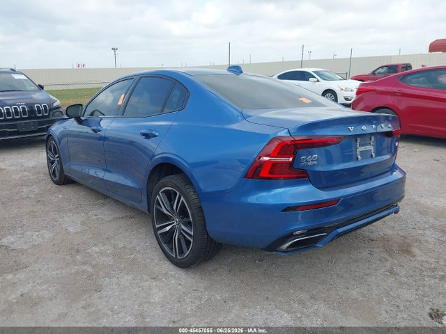 45457055 :رقم المزاد ، 7JR102FM4MG092240 vin ، 2021 Volvo S60 T5 R-design مزاد بيع