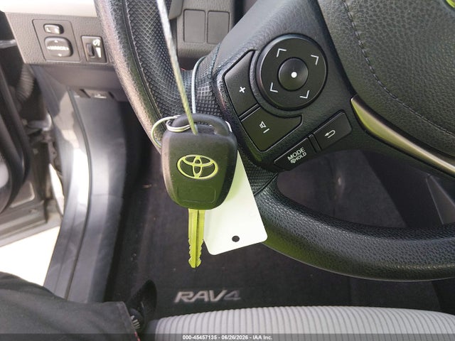 Toyota RAV4 LE 2015 JTMZFREV0FJ025773 Image 11