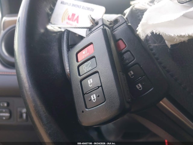 JTMNFREV9JJ186064 Toyota RAV4 SE
