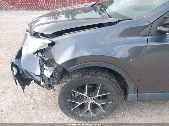 JTMNFREV9JJ186064 Toyota RAV4 SE
