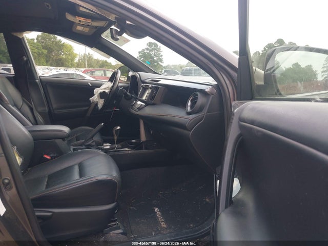 JTMNFREV9JJ186064 Toyota RAV4 SE