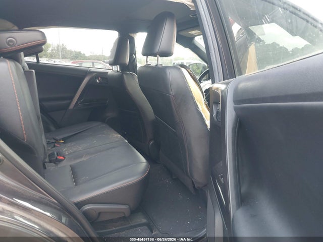 JTMNFREV9JJ186064 Toyota RAV4 SE