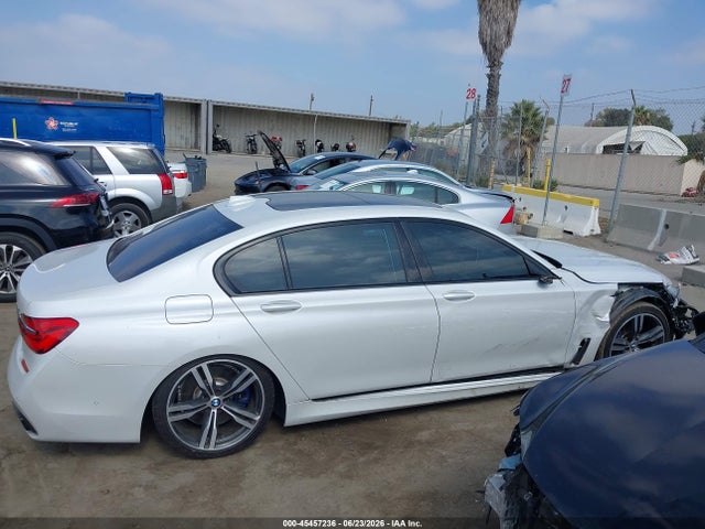 BMW 750i 2017 WBA7F0C50HGM21320 Image 13